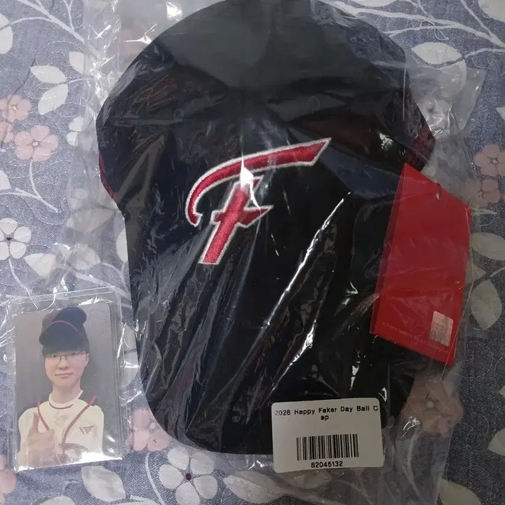 [BUNJANG] T1 Faker 2026 Birthday Limited Edition Ball Cap + Photocard Set / T1 티원 2026 페이커 생일 기념 볼캡 + 포토카드 팝니다