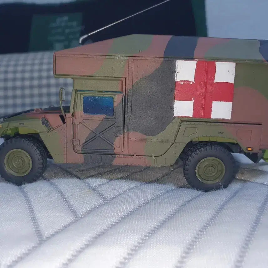 [BUNJANG] Humvee Military Ambulance Model Camouflage / 험비 군용 구급차 모형 카모플라쥬