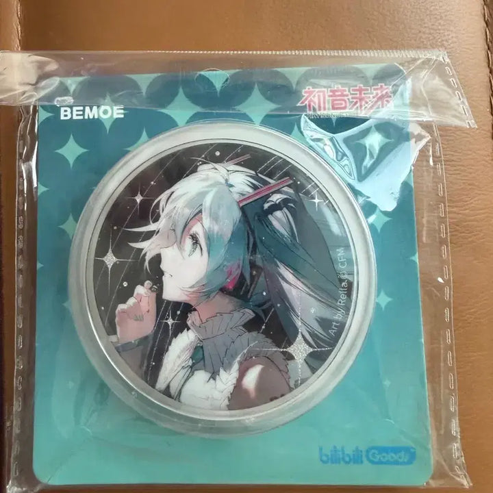 [BUNJANG] VOCALOID Hatsune Miku 16th Anniversary Badge (Sealed) / (미개봉) 공식 굿즈 정품 보컬로이드 하츠네 미쿠 16주년 기념 배지