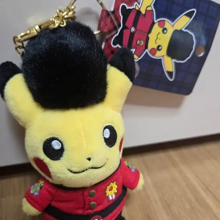 [BUNJANG] Pokemon Grenadier Pikachu Plush Keychain / 포켓몬 영국 근위병 피카츄 인형 키링