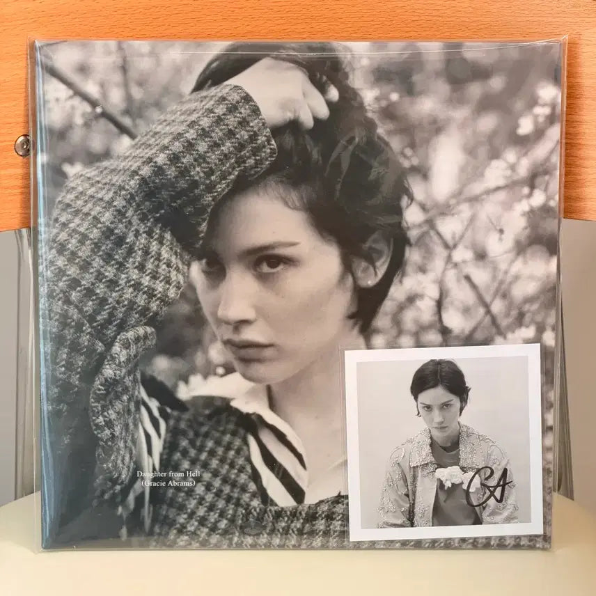 [BUNJANG] Gracie Abrams Signed Daughter from Hell Lavender Vinyl LP / [Signed LP] 그레이시 에이브럼스 (Gracie Abrams) - Daughter from Hell 라벤더 LP