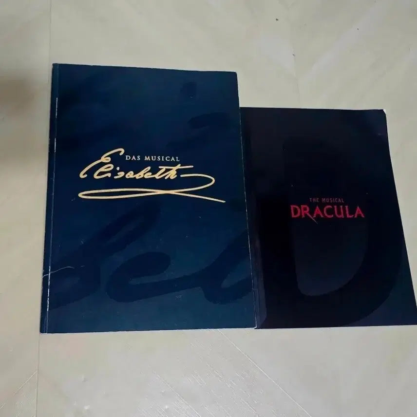 [BUNJANG] Musical Elizabeth Dracula Program Book Bundle Set (Kim Junsu, Ok Joo-hyun, Kai, Park Eun-tae) / 뮤지컬 엘리자벳 드라큘라 플북 2종 일괄 김준수 옥주현 카이 박은태