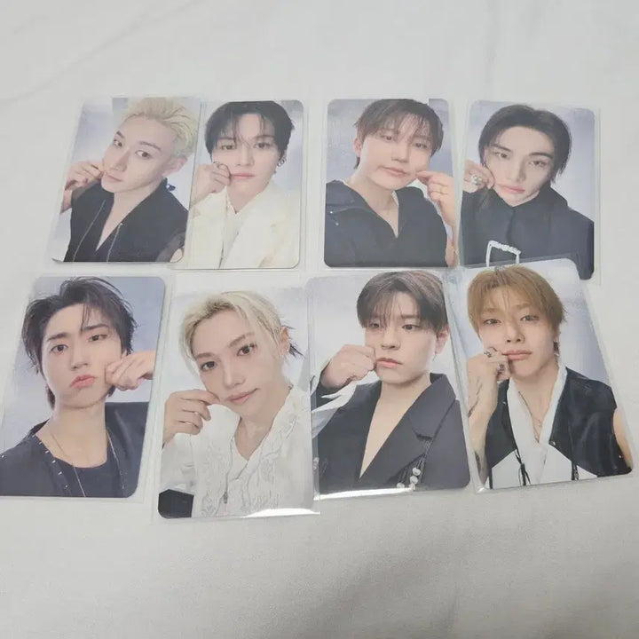 [BUNJANG] Stray Kids Run It Online Lucky Draw Photocard Set OT8 Bundle Set / [미개봉] 스트레이키즈 런잇 온라인 4만원 구매 특전 포카 세트 엠디 굿즈 미공포 8장 8명 세트 OT8 run it  방찬 리노 창빈 현진 한 필릭스 승민 아이엔