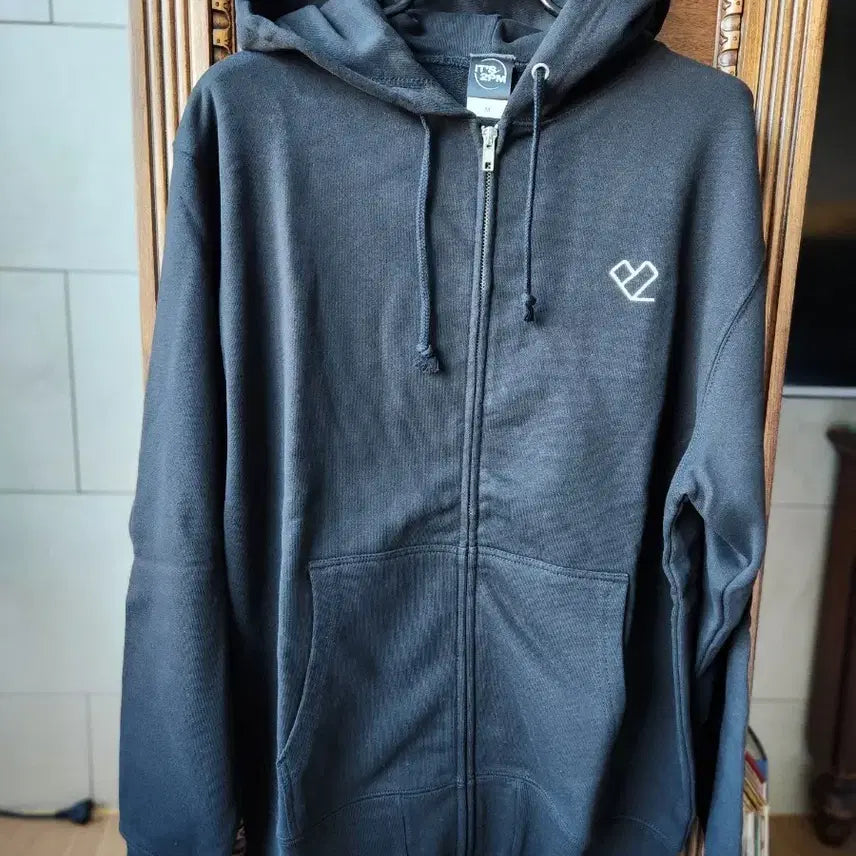 [BUNJANG] 2PM Japan Logo Embroidered Hoodie (Black, Size M) / 2pm 일본 공식 굿즈 후드집업