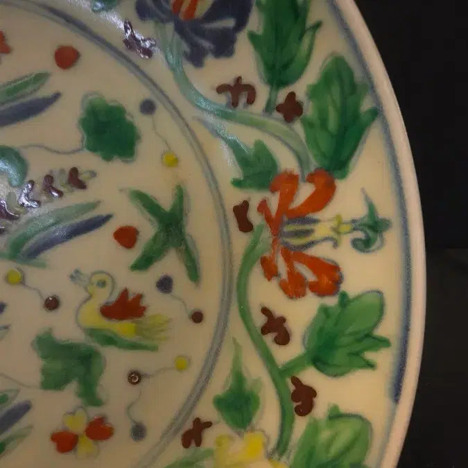 [BUNJANG] Celadon Porcelain Plate with Mandarin Ducks and Butterflies Motif / 260722-1 투채 화조초충문 반