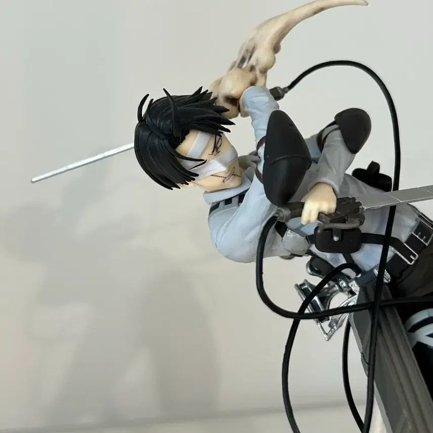 [BUNJANG] Attack on Titan Levi Ichiban Kuji Figure - B Prize / 진격거 리바이 제일복권 이치방쿠지 진격의거인 땅울림 B상 피규어