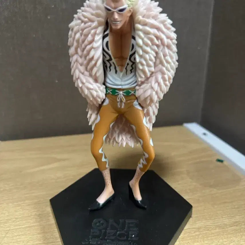 [BUNJANG] Banpresto One Piece DX Shichibukai Figure Vol. 1 Donquixote Doflamingo / [반프레스토][원피스] DX 칠무해 피규어 1탄 도플라밍고