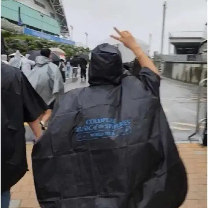 [BUNJANG] Coldplay Music of the Spheres World Tour Raincoat Poncho / 콜드플레이 뮤직 오브 더 스피어 월드투어 굿즈 우비,판초,우의 미개봉 새상품