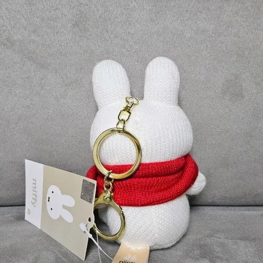 [BUNJANG] Miffy Knitted Cape/Mantle with White Keyring Doll / 정품 미피 니트 망또 망토 미피 화이트 키링 인형