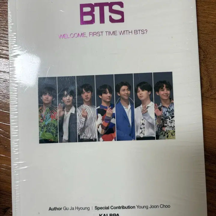[BUNJANG] BTS WELCOME, FIRST TIME WITH BTS? English Edition Book / 미개봉 BTS 영문판 책 WELCOME, FIRST TIME WITH BTS?방탄소년단 굿즈
