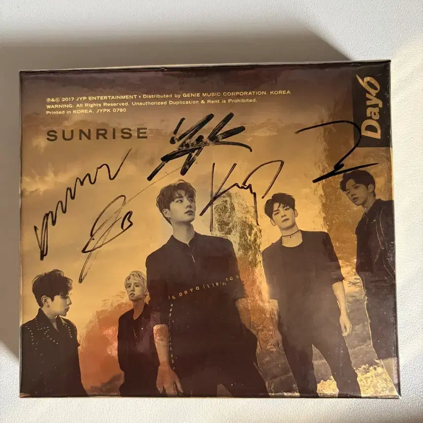 [BUNJANG] Day6 Sunrise Album Signed / 데이식스 Day6 선라이즈 **비매** **친필싸인** 앨범