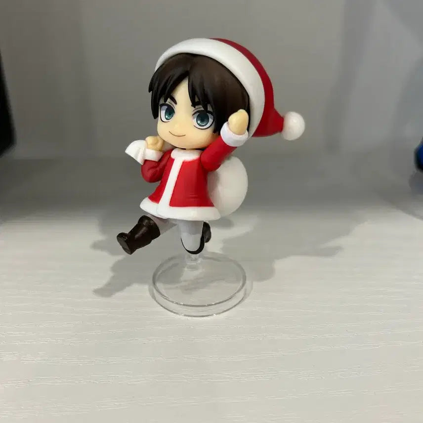 [BUNJANG] Attack on Titan Eren Santa Mini Nendoroid Figure / 진격거 진격의 거인 에렌 산타 미니 피규어 푸치 넨도
