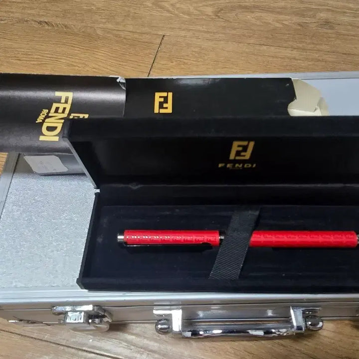 [BUNJANG] Fendi Roma Red Pen / 펜디 FENDI 로마 레드 펜