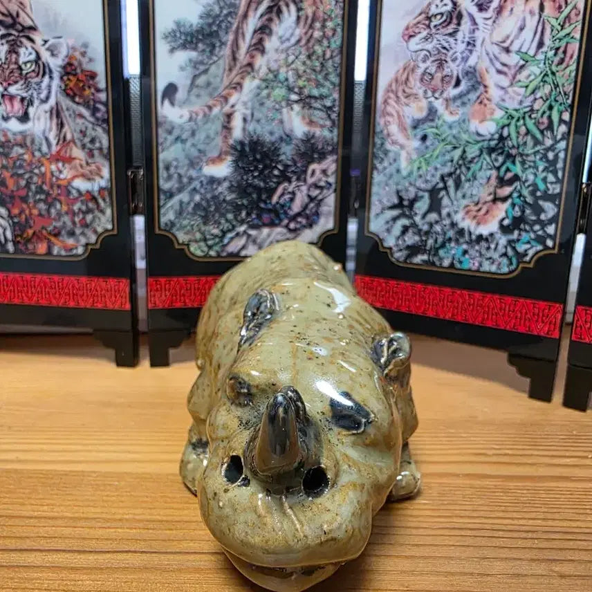 [BUNJANG] Rare Rhinoceros Ceramic Inkstone / [희귀 연적] 희귀한 코뿔소 모양 도자 연적 (문방사우/인테리어 소품)