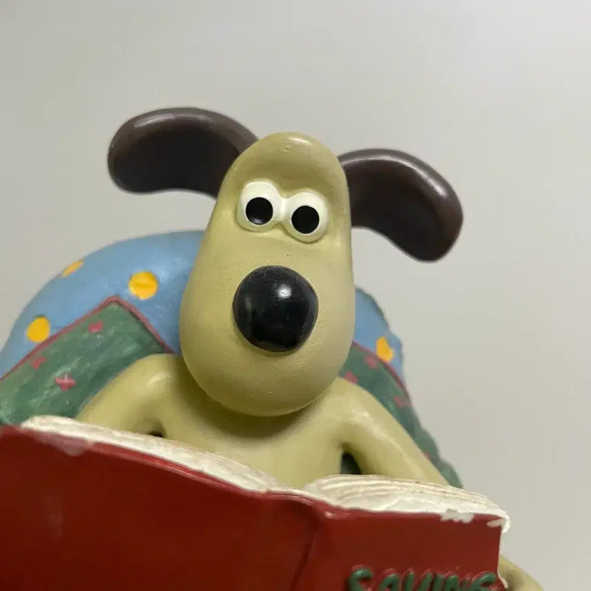 [BUNJANG] Wallace &amp; Gromit Gromit Piggy Bank Figure / 월레스와 그로밋 쇼파 그로밋 저금통 숀 (파손없음)