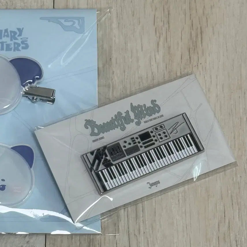 [BUNJANG] XODIAC Jinsu Beast Musical Instrument Badge (Sealed) / 정수 키보드 맹수 악기 뱃지 (미개봉)