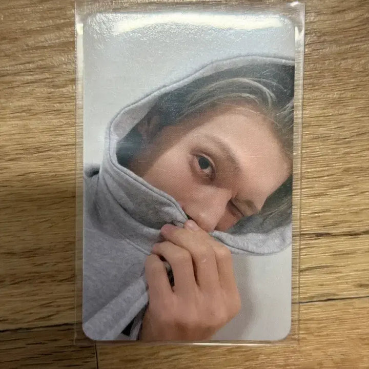 [BUNJANG] ATEEZ Woo Young Lemon Drop Photocard / 에이티즈 우영 레몬드랍 후드 포카 양도