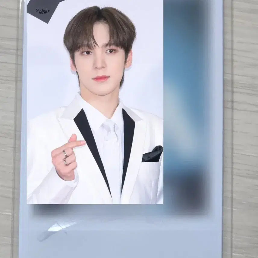 [BUNJANG] ATEEZ Yunho Signed Polaroid TMA Outfit / 에이티즈 윤호 싸인폴라 - 231010 TMA 착장