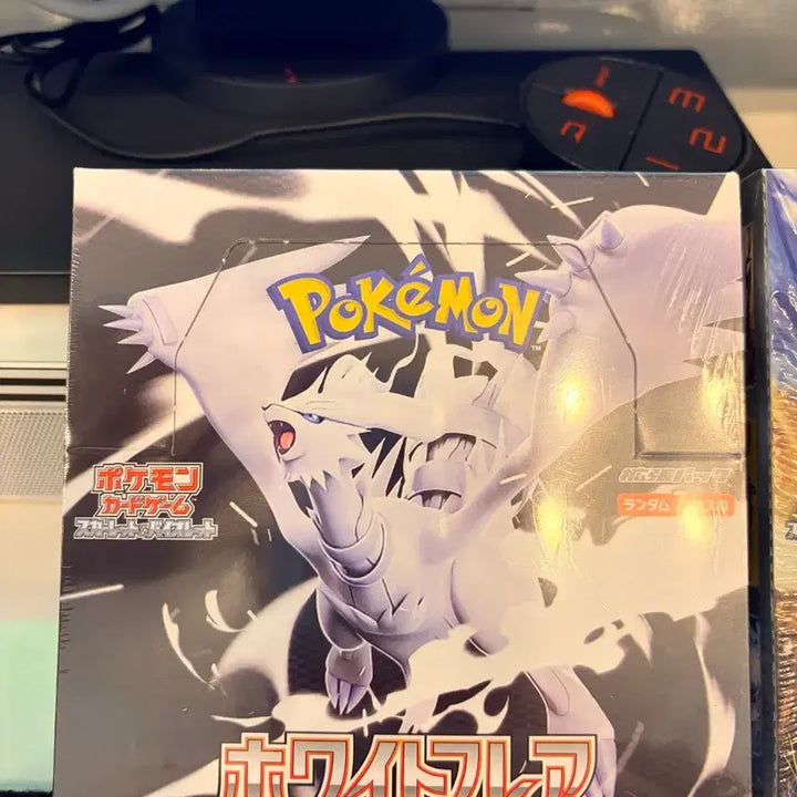 [BUNJANG] Pokemon Card Game Booster Boxes (White Flare &amp; Overdrive Rampage) - Sealed / 포켓몬카드 일판 판매합니다 슈링크o (초전브레이커)