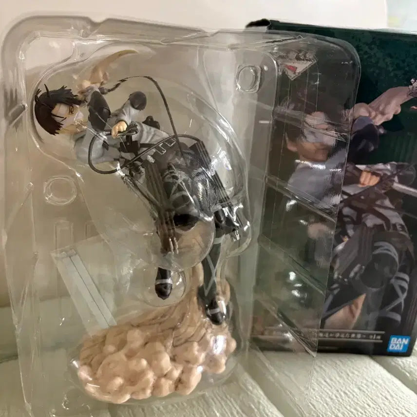 [BUNJANG] Attack on Titan Ichiban Kuji B Prize "Ground Roar" Levi Figure &amp; Levi/Eren Acrylic Stand Bundle Set / 진격의 거인 제일복권 B상 땅울림 리바이 피규어 리바이+에렌 아크릴 스탠드