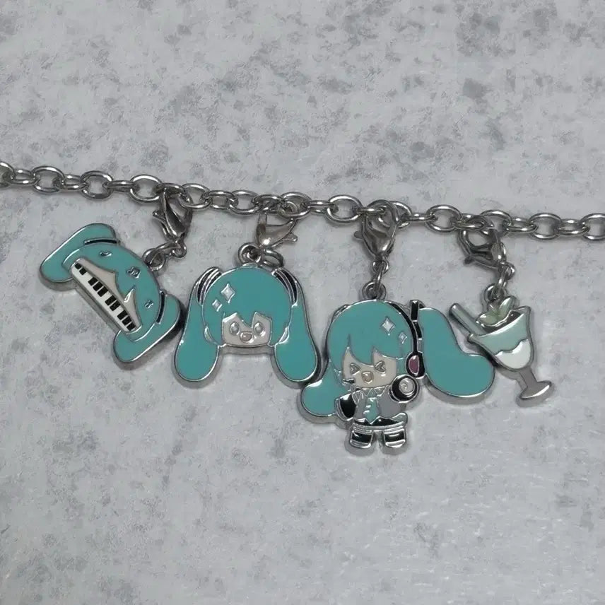[BUNJANG] Hatsune Miku Official Mini Doll Metal Bracelet / 하츠네 미쿠 공식 미니돌 메탈 팔찌