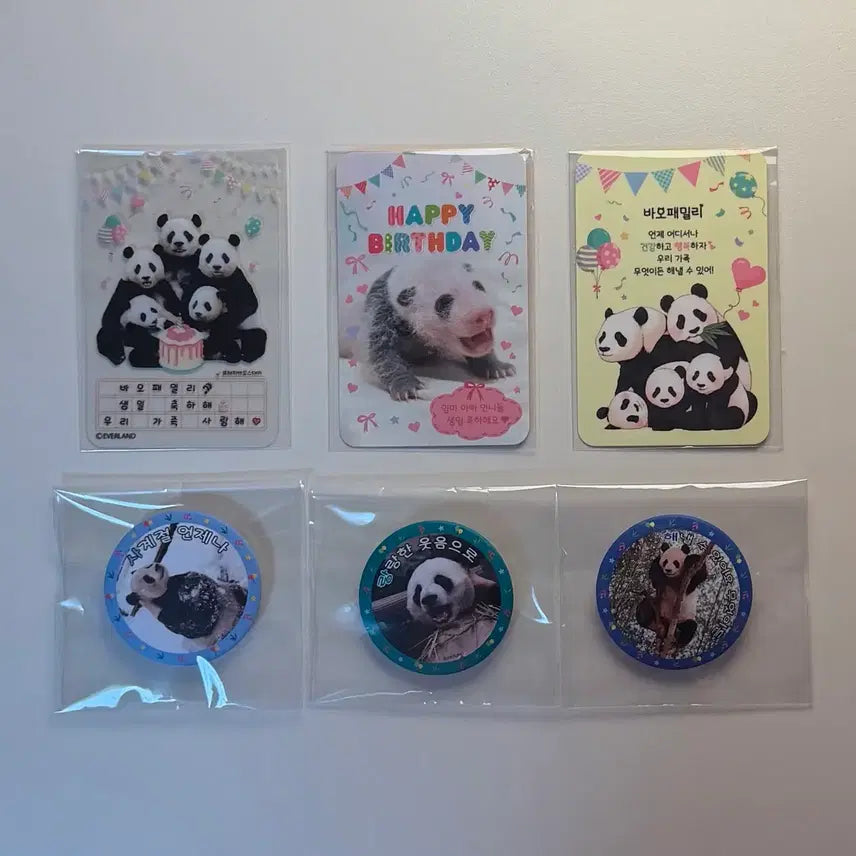[BUNJANG] Everland Bao Family Cupcake Badge + 3 Photocards / 에버랜드 바오패밀리 컵케이크 뱃지 10~12일차 + 포토카드 3종