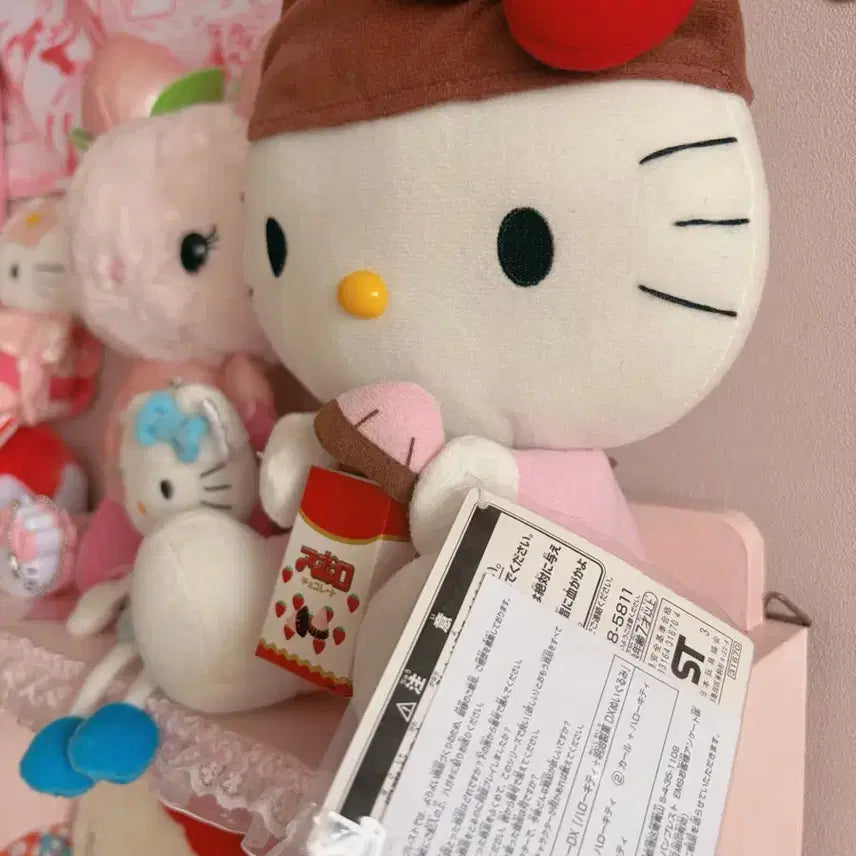 [BUNJANG] Sanrio Hello Kitty x Meiji Apollo Collaboration Plush Doll / 산리오 키티x메이지 아폴로 콜라보 인형