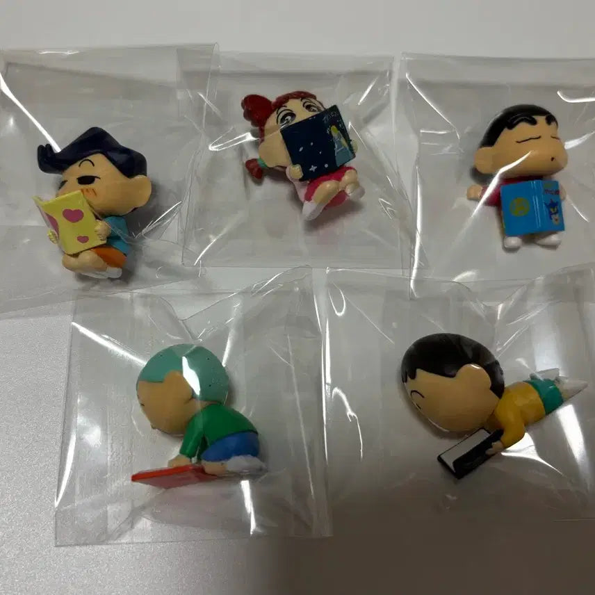 [BUNJANG] Bandai Crayon Shin-chan Manga Picture Book Mascot Gacha 5-Piece Full Set / 반다이 짱구 만화책 그림책 마스코트 가챠 5종 풀세트