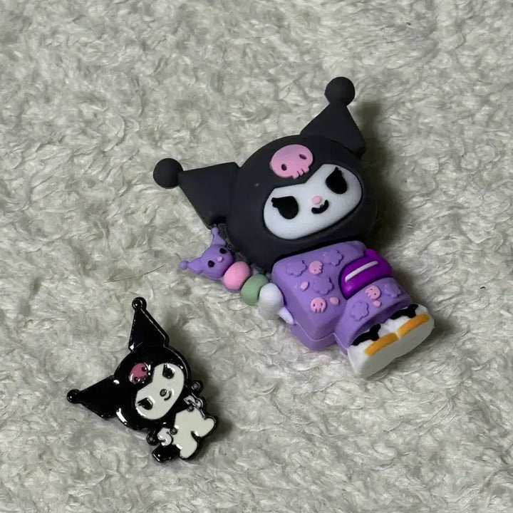 [BUNJANG] Kuromi Figure + Pin Set / 쿠로미 피규어 + 뱃지