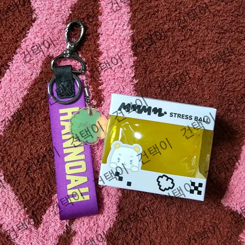 [BUNJANG] Playeeve YuGyeom Strap, Mmemimoo Stress Ball / 플레이브 육여름 스트랩,므메미무 스트레스볼