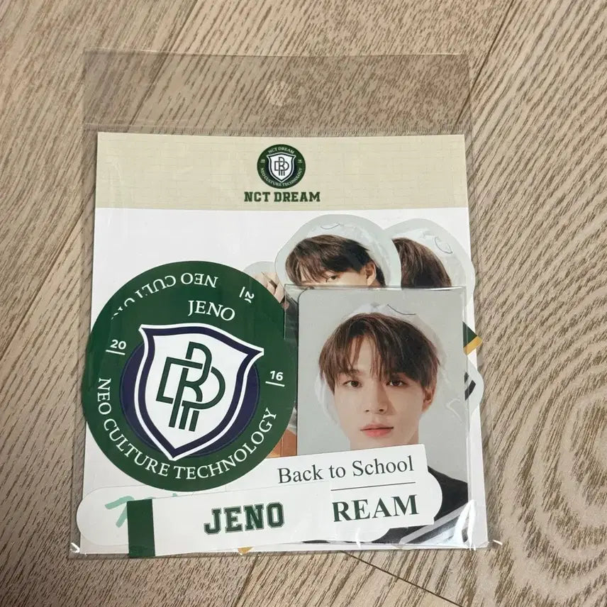 [BUNJANG] NCT DREAM Jeno Photocard + Luggage Sticker Set / NCT DREAM 엔시티드림 제노 포토카드 + 러기지 스티커 세트