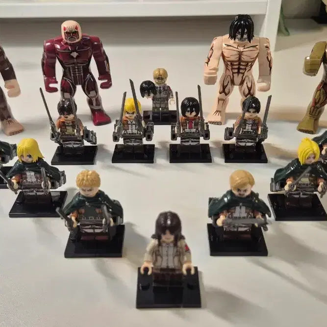 [BUNJANG] Attack on Titan Compatible Lego Minifigure Set (34 Figures) / 레고 호환 진격의거인 피규어 34종 일괄