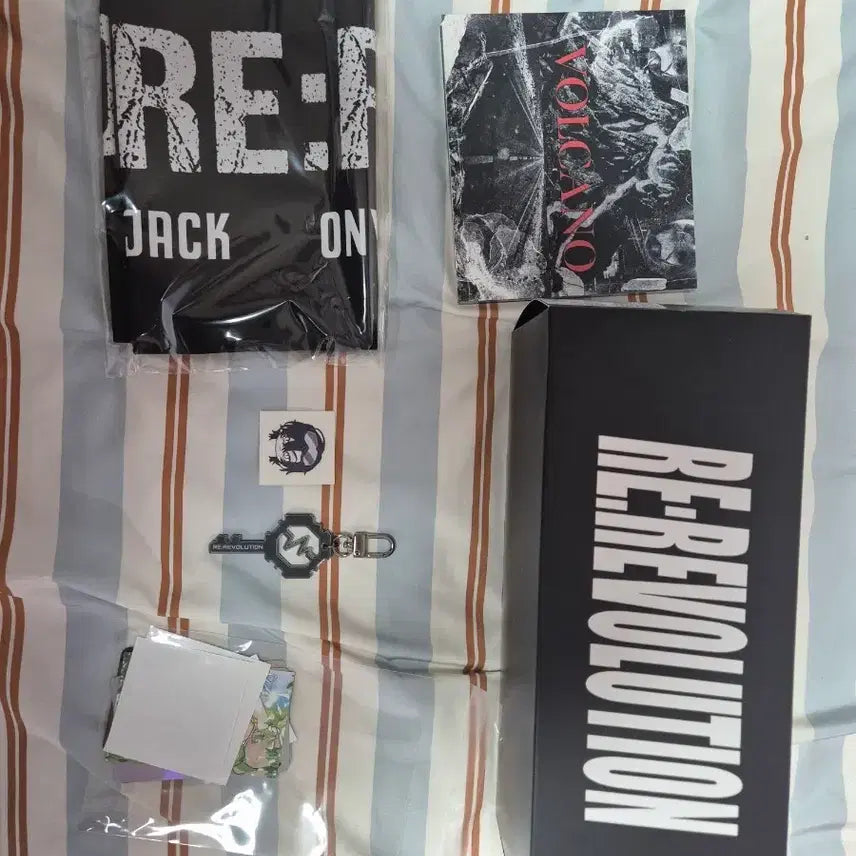 [BUNJANG] Revolution Heart Pop-up Goods / 리레볼루션/ 레볼루션 하트 팝업 굿즈