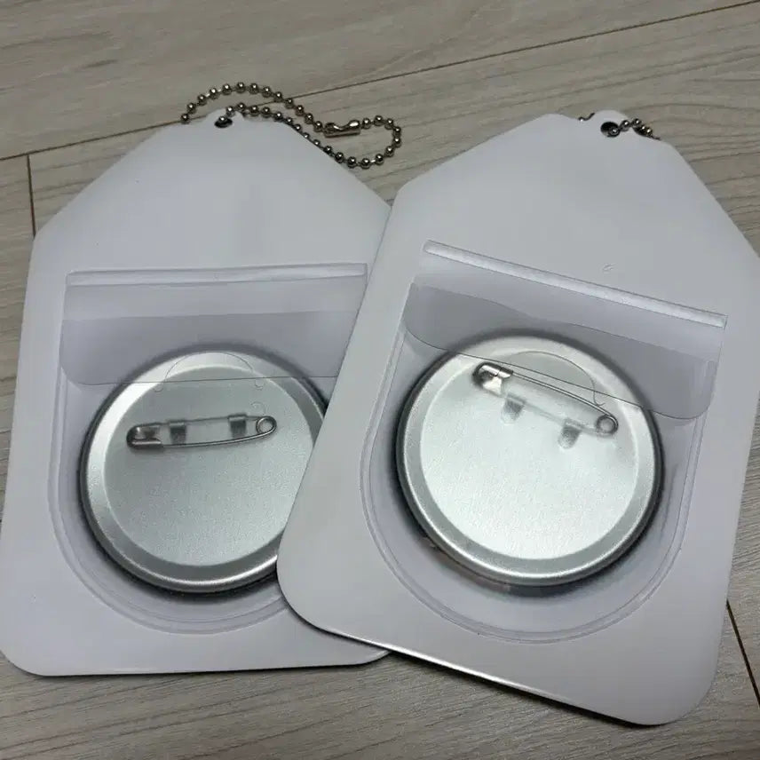 [BUNJANG] Haikyuu!! Miya Osamu, Miya Atsumu Can Badge &amp; Holder Set / 하이큐 미야 오사무, 미야 아츠무 캔뱃지+홀더