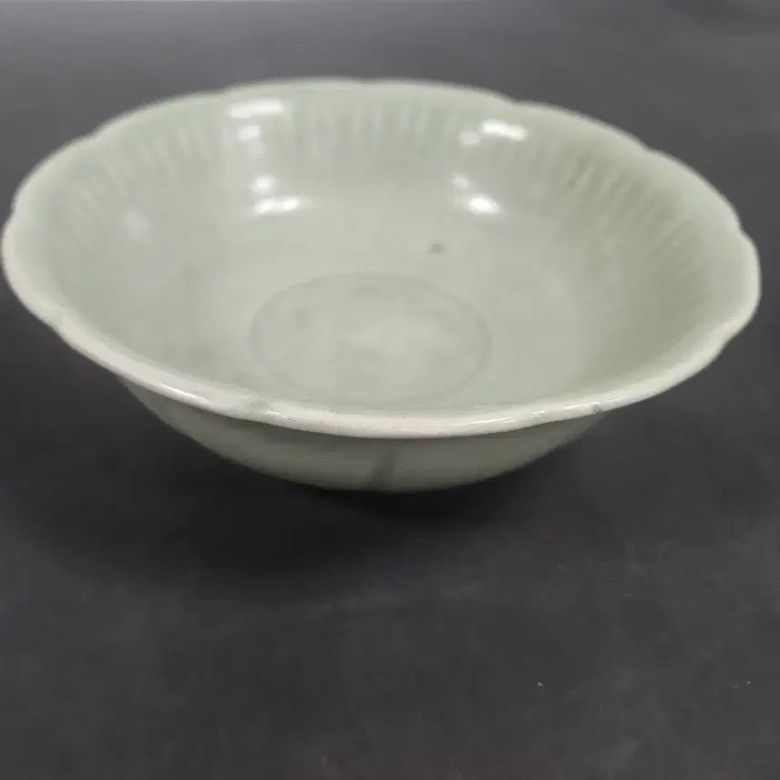 [BUNJANG] Yuan-Ming Dynasty Longquan Celadon Dish with Peach Blossom Motif / 중국도자기               원말~명초 용천요 화형 도문 반