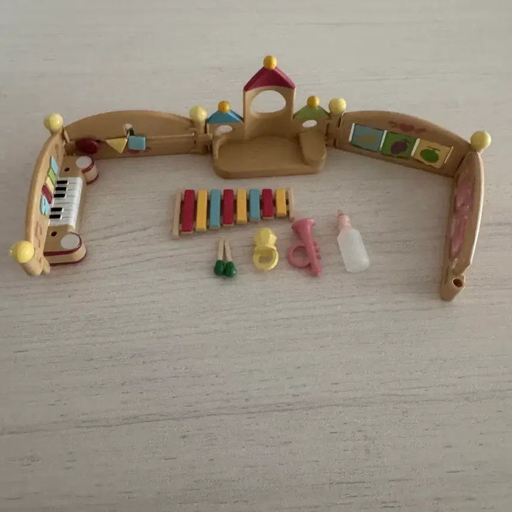 [BUNJANG] Sylvanian Families Vintage Rare Playpen Set with Musical Instruments, Baby Bottle, Jewel Ring, Xylophone, and Trumpet / 올드)단종)레어)실바니안 플레이펜(놀이울타리 놀이방)과 악기 젖병 보석반지 실로폰 나팔