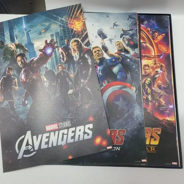 [BUNJANG] Marvel Studios 10th Anniversary Limited Edition Movie Poster Collection (17 Posters) / 마블 스튜디오 10주년 한정판 무비 포스터 컬렉션 17장 입니다