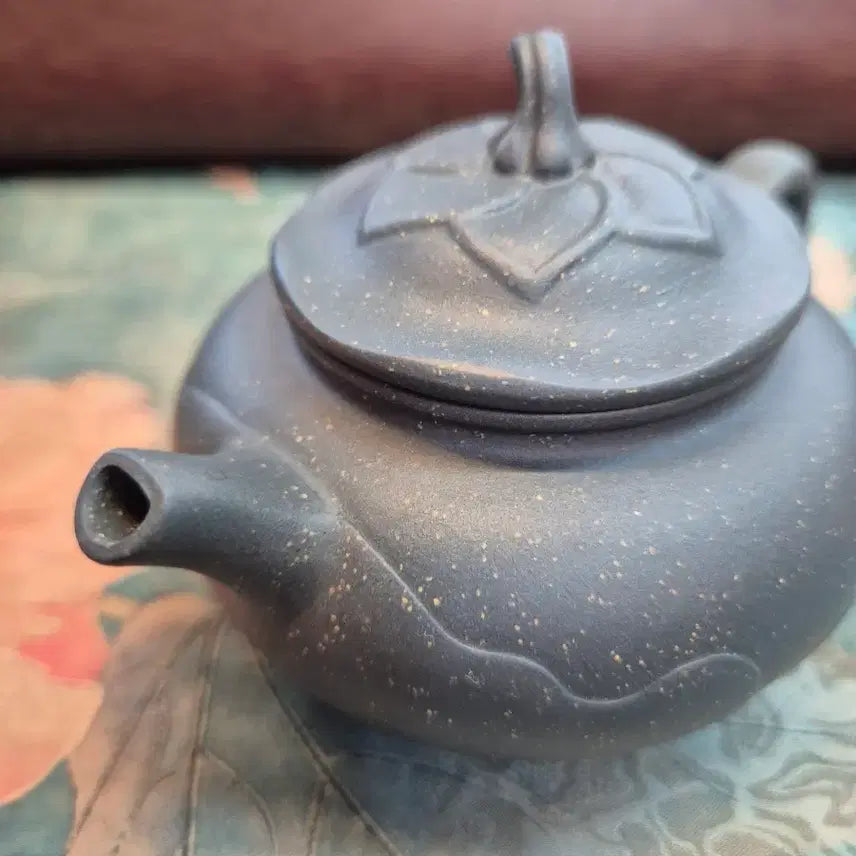 [BUNJANG] 1960s Yixing Zisha Teapot Moknokni (Dark Green Clay) Artisan Fired 190cc, 9-hole / 이싱자사호 60년대 묵녹니 전수공 장작 190cc,9공