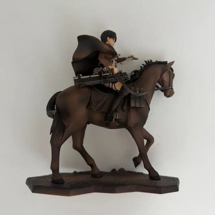 [BUNJANG] Banpresto Attack on Titan Levi Horse Figure Repaint Ver. Last One / 반프레스토 진격의 거인 리바이 말 피규어 리페인트 ver. 라스트원