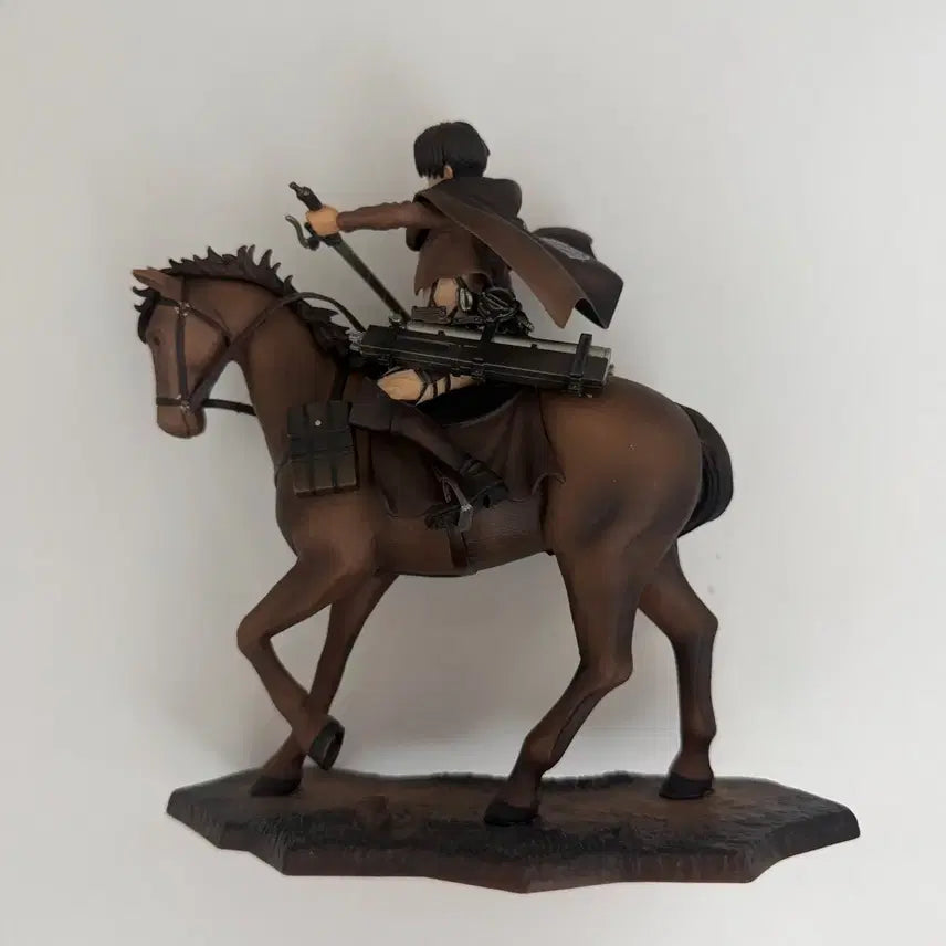 [BUNJANG] Banpresto Attack on Titan Levi Horse Figure Repaint Ver. Last One / 반프레스토 진격의 거인 리바이 말 피규어 리페인트 ver. 라스트원