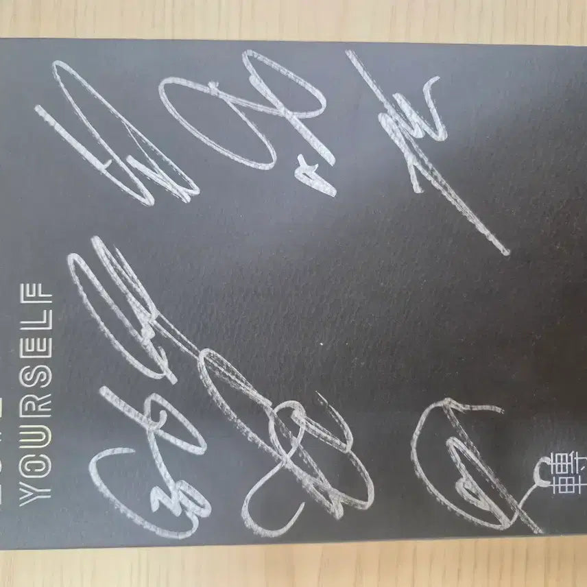 [BUNJANG] BTS Love Yourself Signed CD / BTS 친필 싸인 CD (Love yourself)