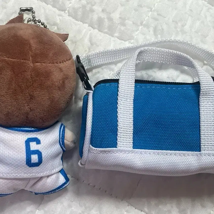 [BUNJANG] Kihyun (Monsta X) Plush Keychain &amp; Kihyun Earphone Pouch Bundle Set / (일괄) 기상호 작뿡 인형 키링 &amp; 지상고 이어폰 파우치