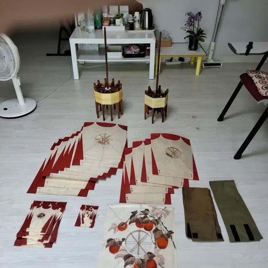 [BUNJANG] Traditional Kite Set - Dongnae Shield Kite (70s) / 12각전통얼레,6각전통얼레,실전용방패연15개,소형방패연20여개,표구용감나무연,얼레덮개