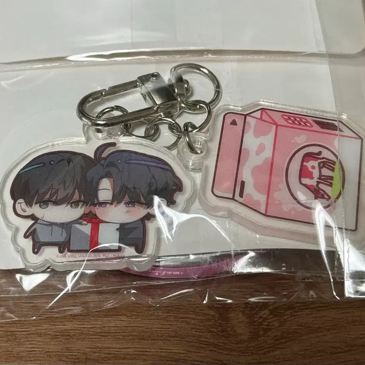 [BUNJANG] Hunter Wants to Live Quietly (Heonjosal) Badge &amp; Keyring Set (Sealed) / 헌터는 조용히 살고싶다 헌조살 뱃지 키링 세트 미개봉 판매