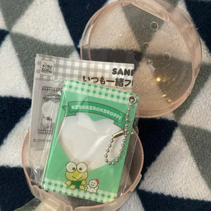 [BUNJANG] Sanrio Character Frame Keychain Gacha Keropi / 산리오 캐릭터 프레임 키체인 가챠 케로피