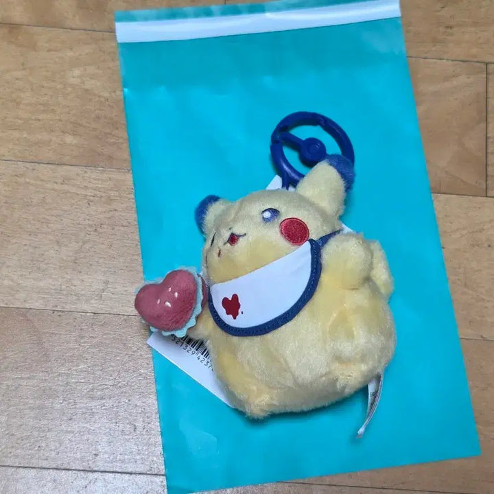 [BUNJANG] Pokemon Center Pikachu Diner Hamburger Plush Keychain (Chubby Pikachu) / 포켓몬센터 포켓몬 피카츄 다이너 하트 햄버거 인형 키링 뚱카츄