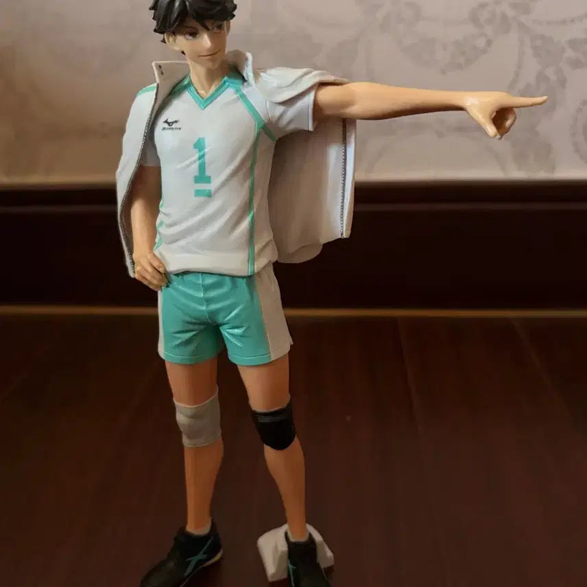 [BUNJANG] Haikyuu!! Oikawa Figure &amp; Cheer Banner Bundle / 하이큐 오이카와 피규어, 응원 슬로건 현수막 일괄 판매