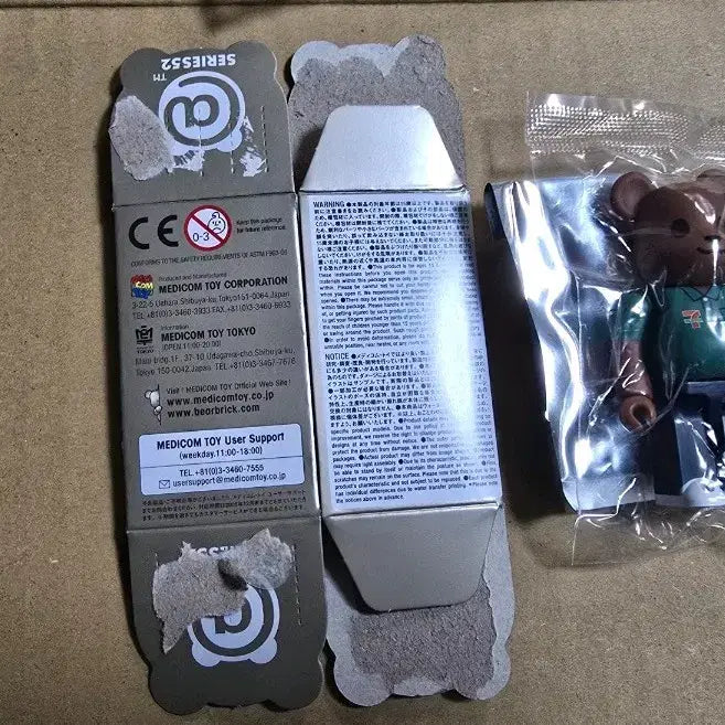 [BUNJANG] Bearbrick Series 52 Seven Eleven Secret Figure / 베어브릭52탄 시크릿 세븐 일레븐 베어브릭 세븐일레븐