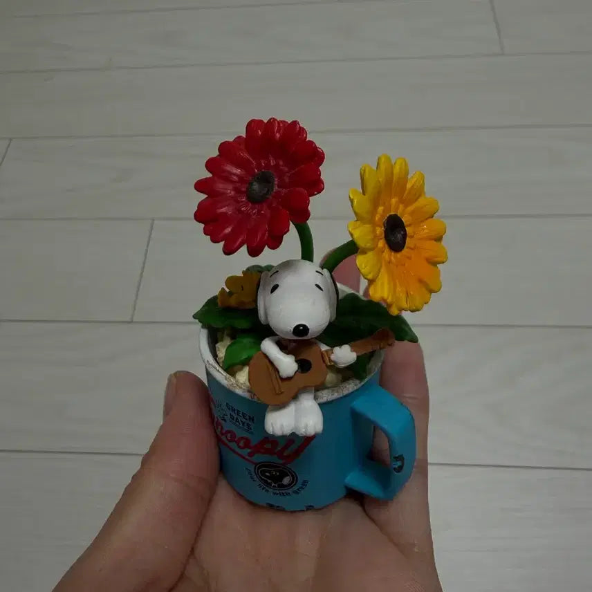 [BUNJANG] Snoopy Figure with Flowers and Guitar / 스누피 피규어