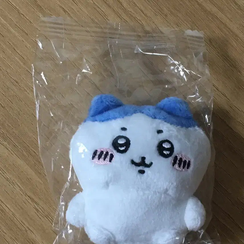 [BUNJANG] Chiikawa Hachiware Seated Plush / 치이카와 먼작귀 하치와레 앉은 누이 가챠